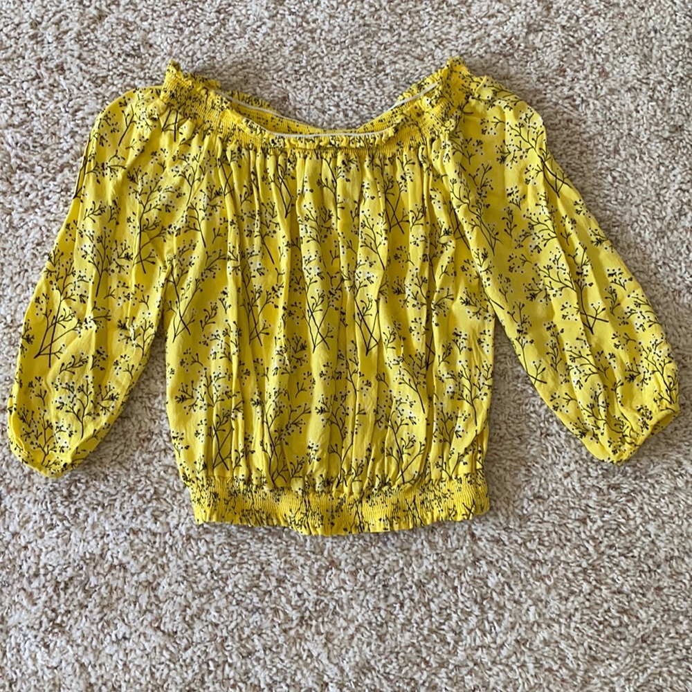 Yellow floral women’s crop top. Size M.